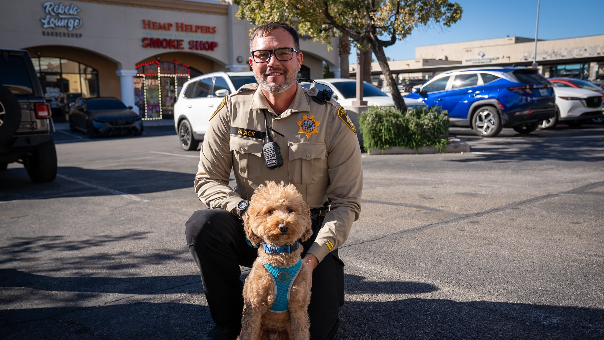라스베이거스 공항에서 개 버리고 비행기 놓치지 않겠다고 한 여성 체포