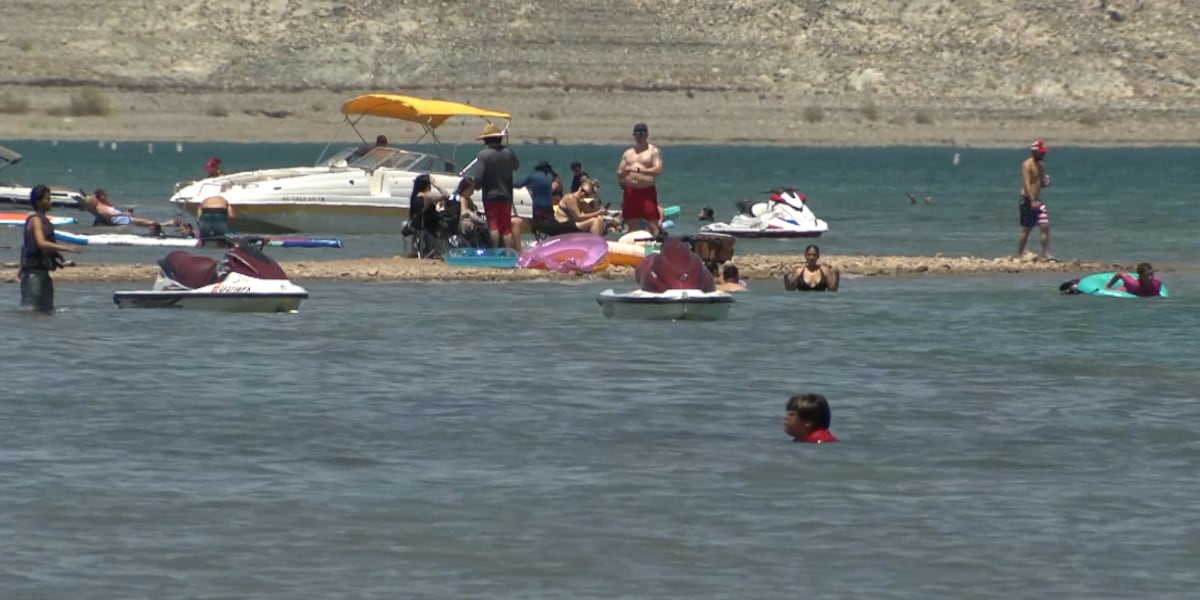 Lake Mead visitors notice low water levels over Fourth of July weekend Lake Mead visitors notice low water levels over Fourth of July weekend