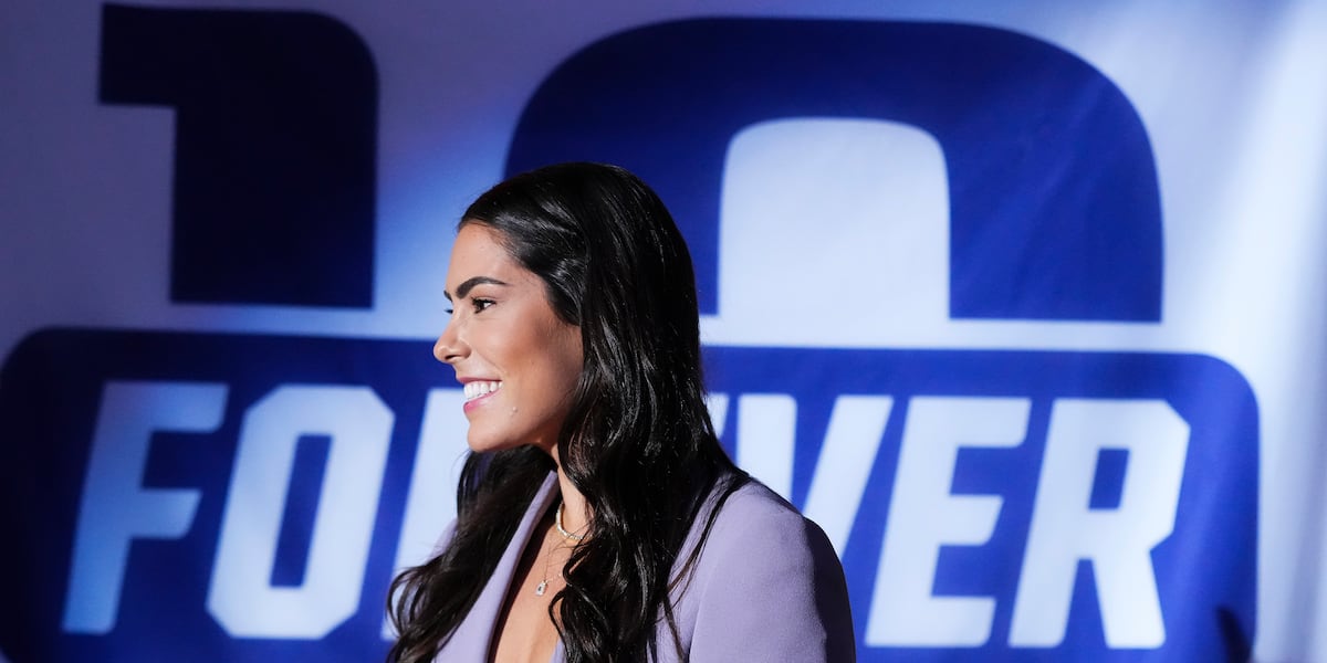 Washington retires its first women’s jersey, sending Kelsey Plum’s No. 10 to the rafters Washington retires its first women’s jersey, sending Kelsey Plum’s No. 10 to the rafters