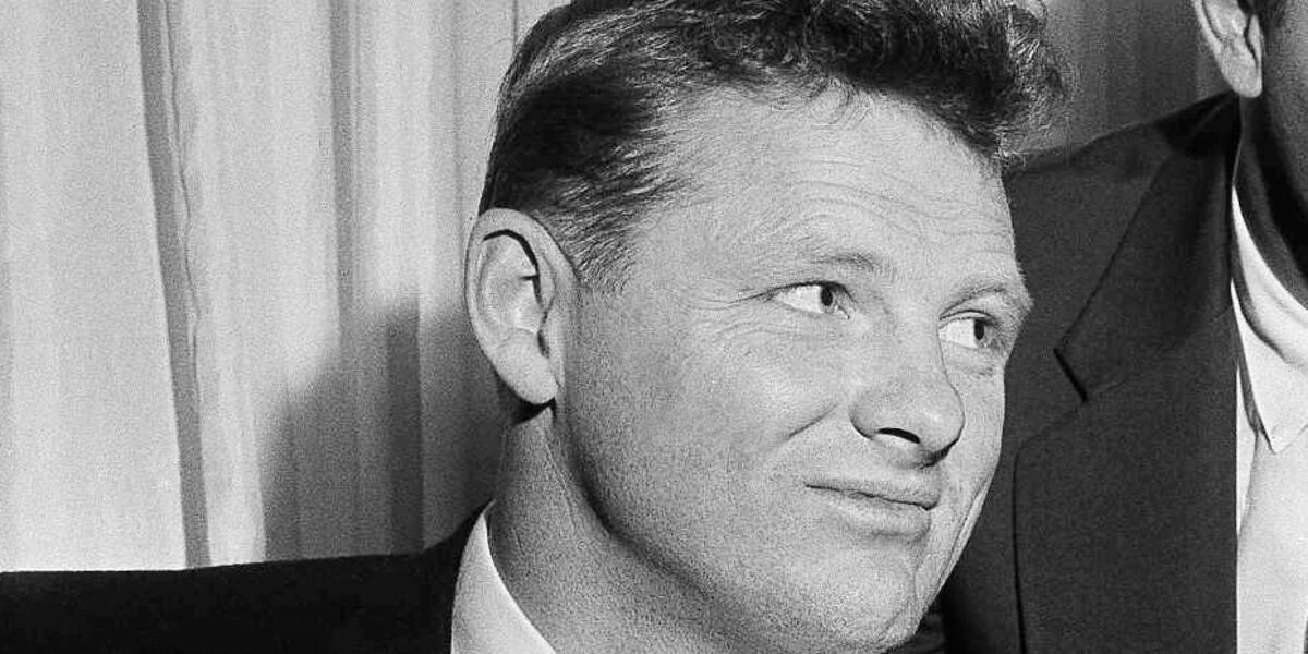 Packers star Billy Howton, believed to have been the oldest living NFL player, dies at 95 Packers star Billy Howton, believed to have been the oldest living NFL player, dies at 95