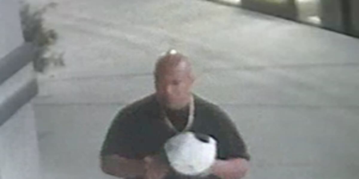 Metro looking for robbery suspect, threatened employee with gun Metro looking for robbery suspect, threatened employee with gun