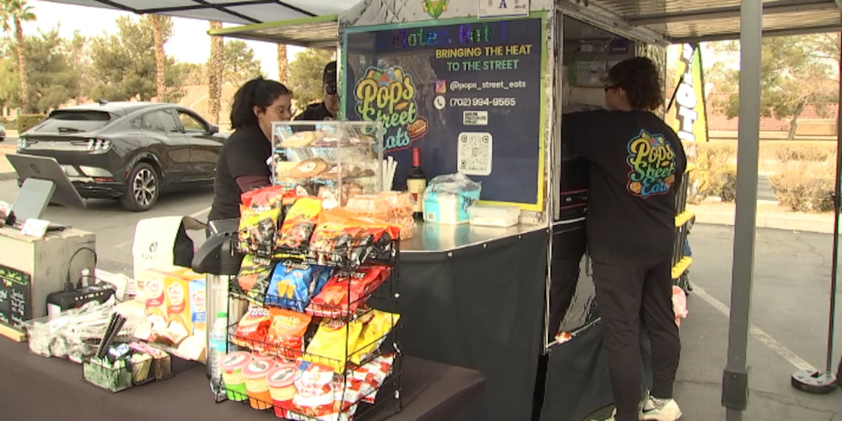 8 sidewalk vendors legally operating in Las Vegas Valley amid enforcement increase 8 sidewalk vendors legally operating in Las Vegas Valley amid enforcement increase