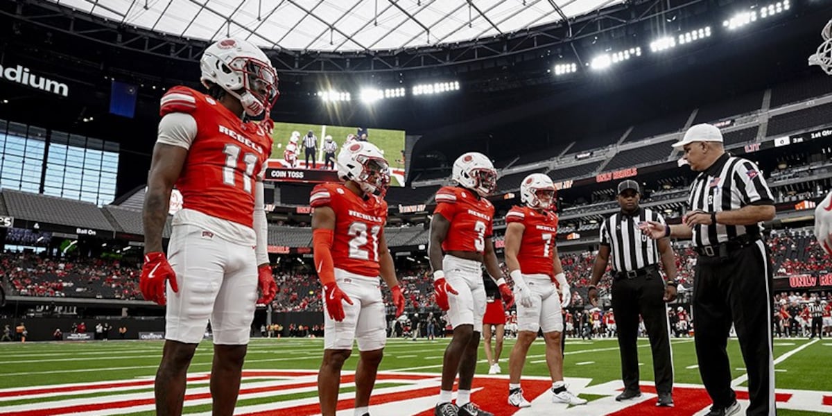 Hajj-Malik Williams guides unbeaten UNLV to 59-14 romp over Fresno State Hajj-Malik Williams guides unbeaten UNLV to 59-14 romp over Fresno State