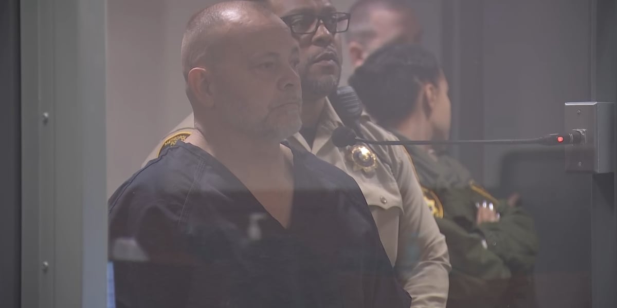 Las Vegas officer accused of pointing gun at ex-wife’s boyfriend Las Vegas officer accused of pointing gun at ex-wife’s boyfriend