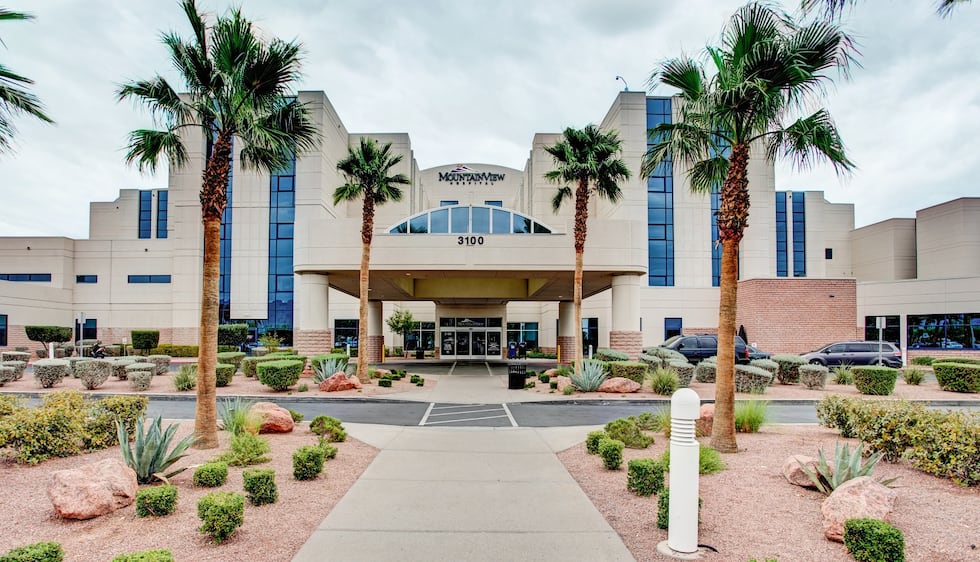 Photos of the hospital building and how it has evolved 30 years later.