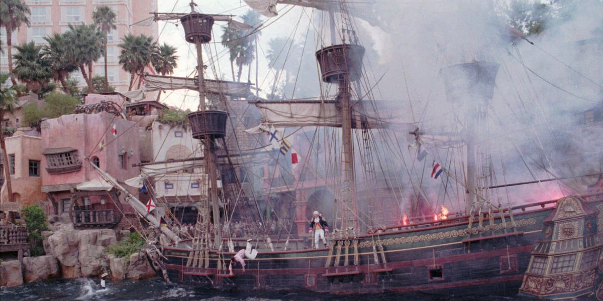 Iconic pirate ships installed front of Las Vegas’ Treasure Island Iconic pirate ships installed front of Las Vegas’ Treasure Island