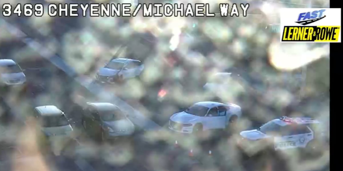 Police close roads to investigate northwest Las Vegas crash Police close roads to investigate northwest Las Vegas crash