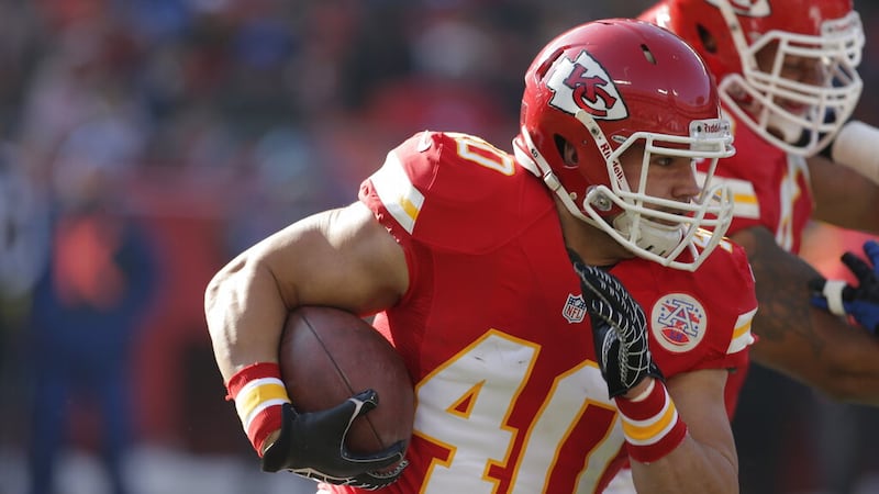 RAW FILE - Kansas City Chiefs running back Peyton Hillis runs during the first half of an NFL...