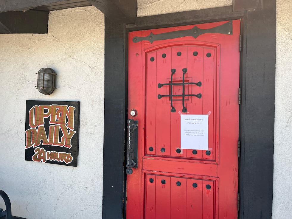 Closure sign at Crown & Anchor
