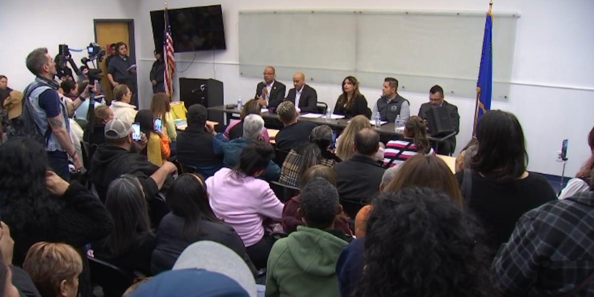 Know your rights workshop draws crowd amid deportation fears in Las Vegas Know your rights workshop draws crowd amid deportation fears in Las Vegas