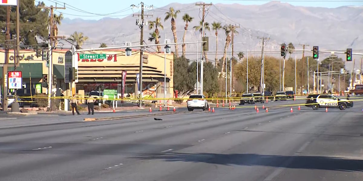 Driver flees police, kills pedestrian in east Las Vegas crash Driver flees police, kills pedestrian in east Las Vegas crash
