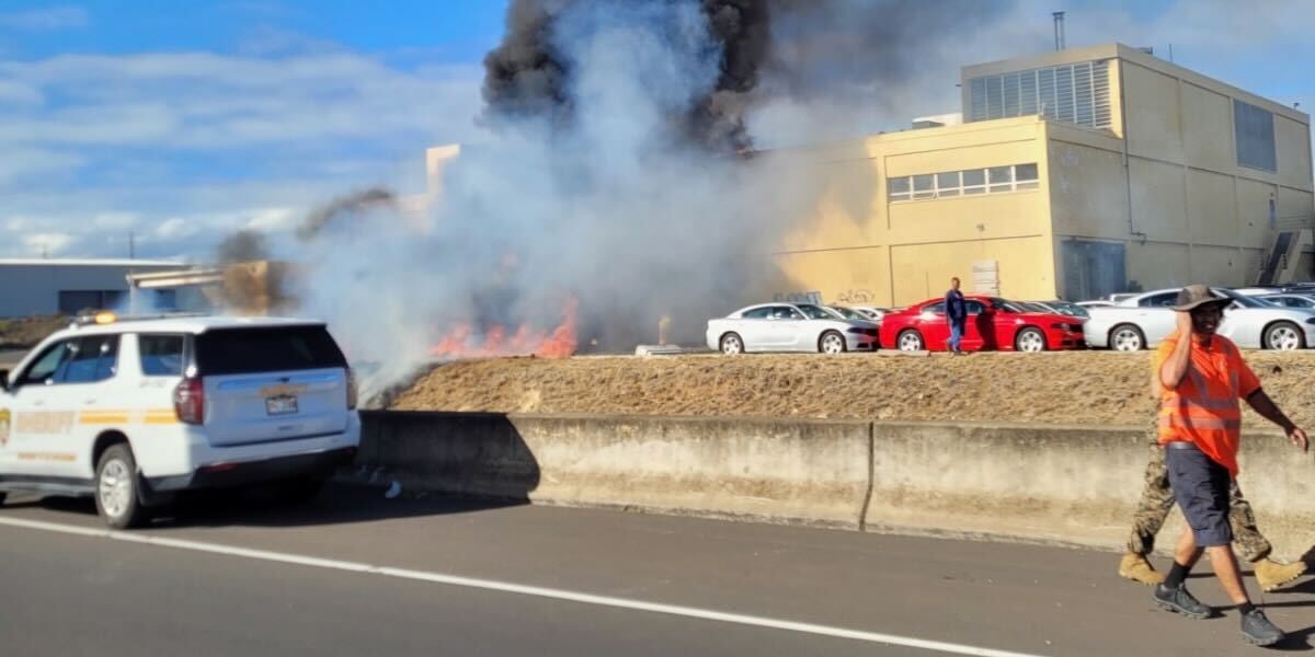 2 killed when plane crashed into building near Honolulu airport 2 killed when plane crashed into building near Honolulu airport