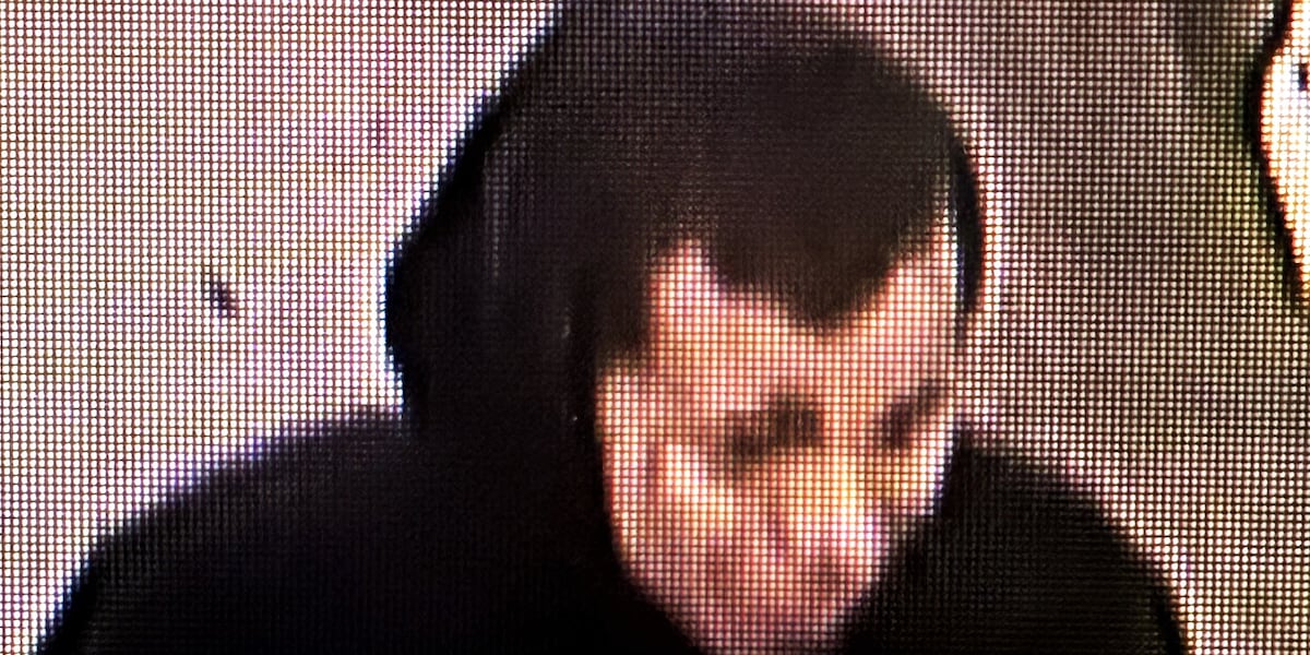 Police: Armed robbery suspects wanted of east Las Vegas business Police: Armed robbery suspects wanted of east Las Vegas business