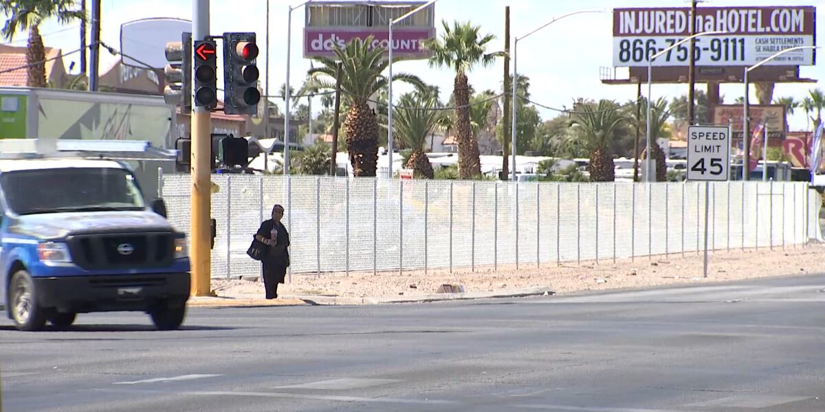 Metro talks about new Boulder Highway fencing meant to curb deadly jaywalking Metro talks about new Boulder Highway fencing meant to curb deadly jaywalking