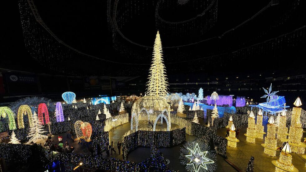 Enchant opens ‘world’s largest Christmas light maze’ in Las Vegas for