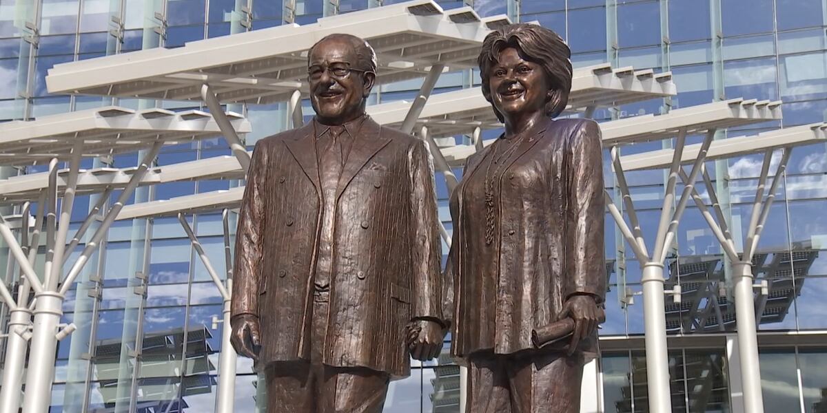 11foot statue, street honoring 25 years of mayors Carolyn and Oscar