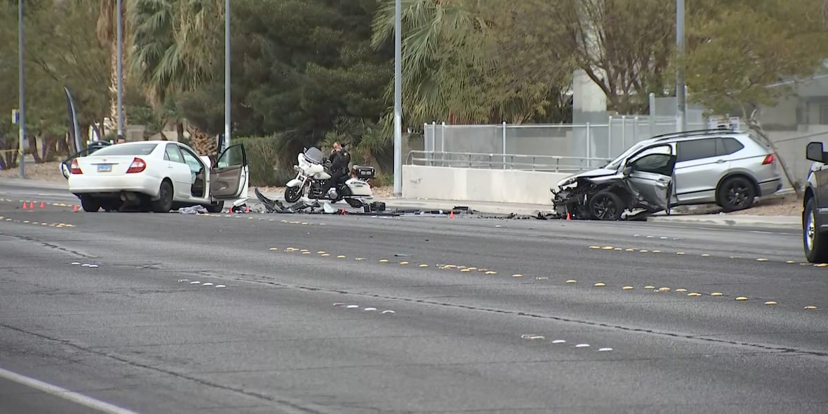 Five people, including three teens, injured in east Las Vegas head-on crash Five people, including three teens, injured in east Las Vegas head-on crash