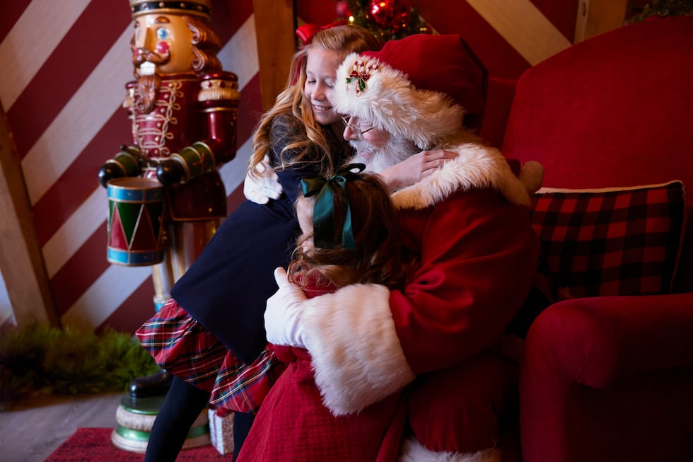 Family holiday photo opportunities are being offered.