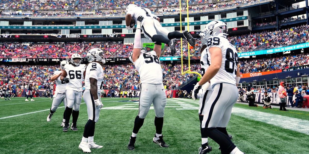 Geno Smith passes for 362 yards and a TD in Raiders debut as Vegas thwarts Patriots 20-13 Geno Smith passes for 362 yards and a TD in Raiders debut as Vegas thwarts Patriots 20-13