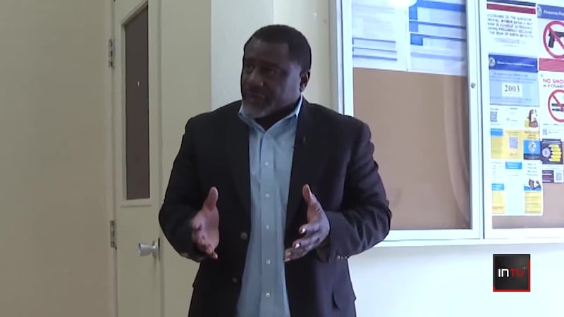 Retired Cop turned Mayor uses past CPR training to save little girl having asthma attack