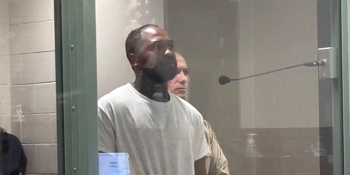 Witnesses say dog was ‘too scared to exit’ kennel in deadly shooting Witnesses say dog was ‘too scared to exit’ kennel in deadly shooting