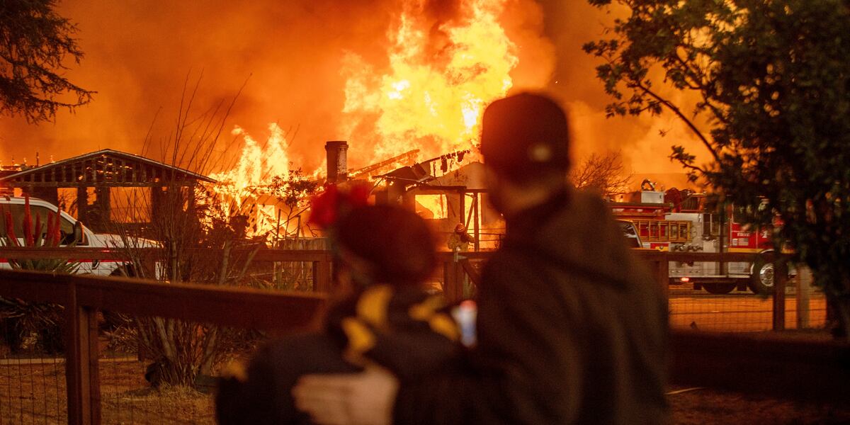 Homeowners stay back to fight Eaton wildfire Homeowners stay back to fight Eaton wildfire