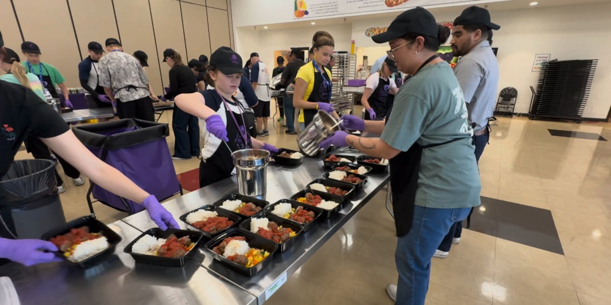 Las Vegas nonprofit prepares meals amid government shutdown Las Vegas nonprofit prepares meals amid government shutdown