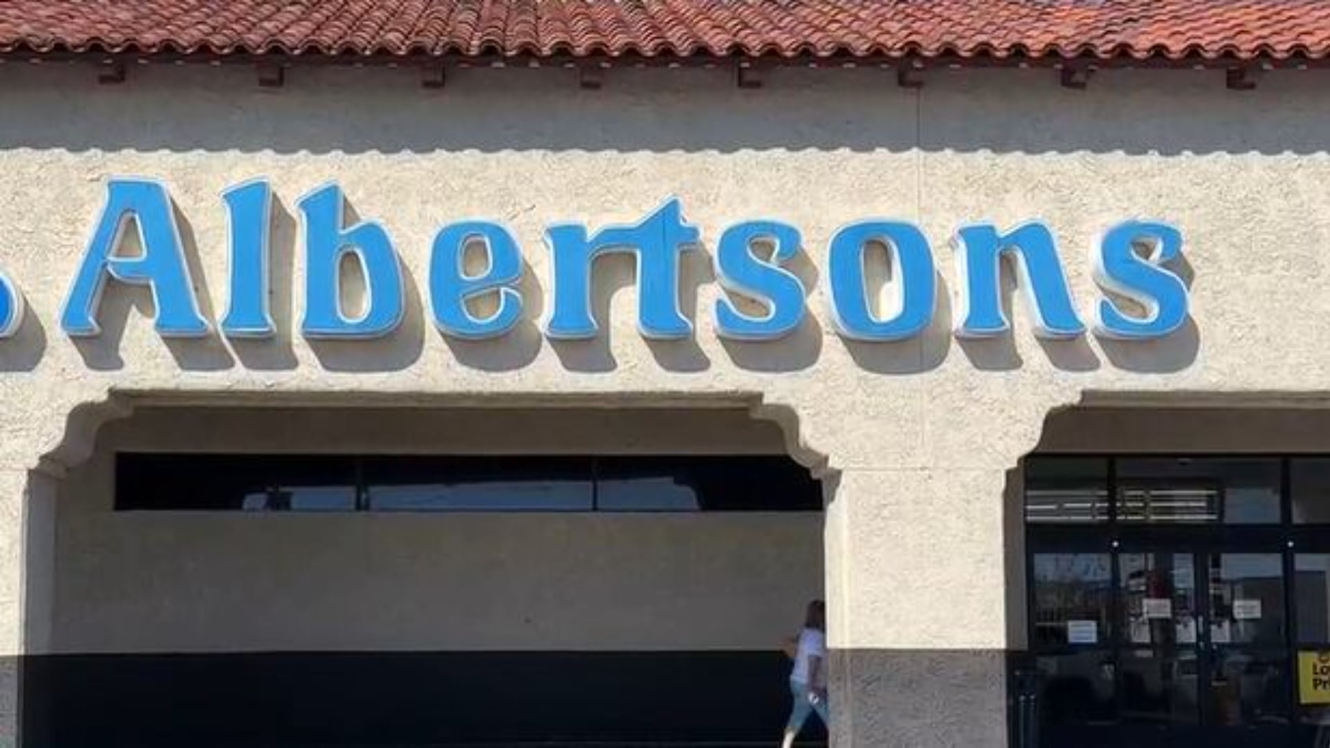 albertsons cigarettes Las Vegas Albertsons holds closing sale with 50% off most items albertsons cigarettes Las Vegas Albertsons holds closing sale with 50% off most items