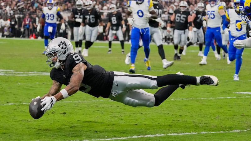 Los Angeles resembled the team previously favored to win the Super Bowl, beating the Las Vegas...